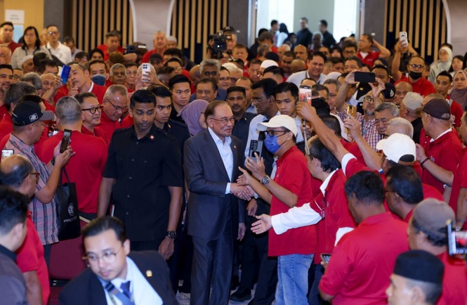 Image from: Pemandu teksi hargai bantuan khas RM1,000