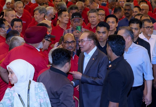 Image from: Kekalkan pemimpin yang prihatin nasib rakyat – Anwar