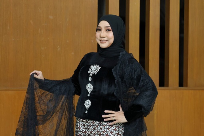 Image from: Hati tenang bila Siti Nurhaliza berdiri di sebelah dengan senyuman – Noraniza Idris