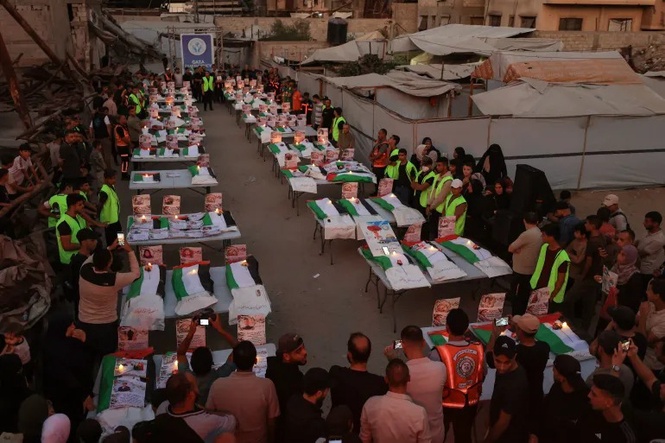 Image from: Jenazah 75 mangsa perang Gaza dikebumikan serentak