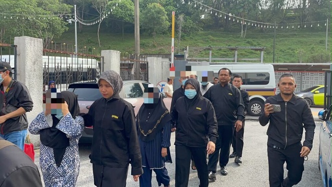 Image from: Dua pegawai penguat kuasa antara lima individu direman rasuah RM1 juta kes pekerja asing