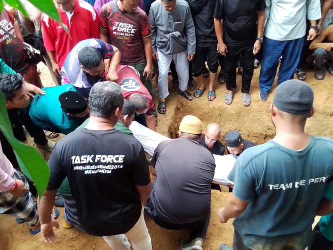 Image from: Air mata iringi pengebumian dua beradik maut nahas di Dungun