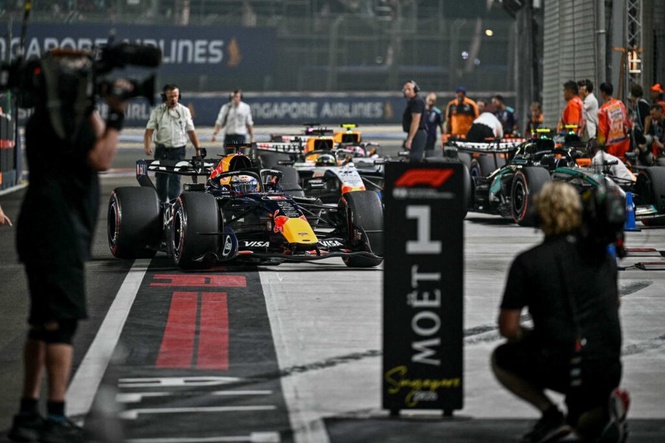 Image from: Verstappen buru kemenangan sulung di Singapura