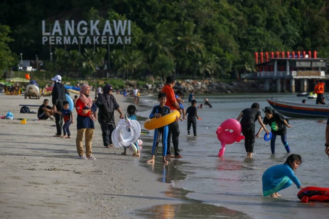 Image from: Malaysia rekod 76.9 juta pelawat domestik pada suku kedua